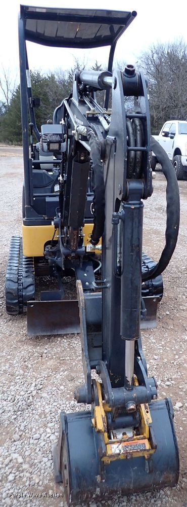 image for item IS9348 2018 John Deere 17G  mini excavator
