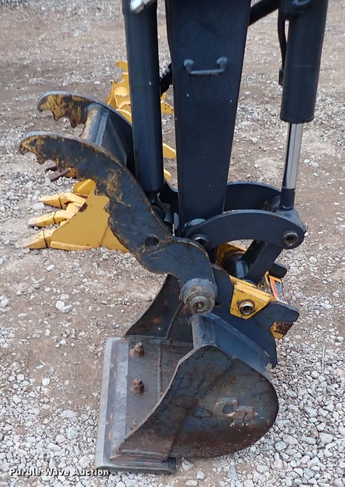 image for item IS9348 2018 John Deere 17G  mini excavator