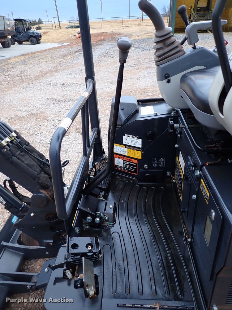 image for item IS9348 2018 John Deere 17G  mini excavator