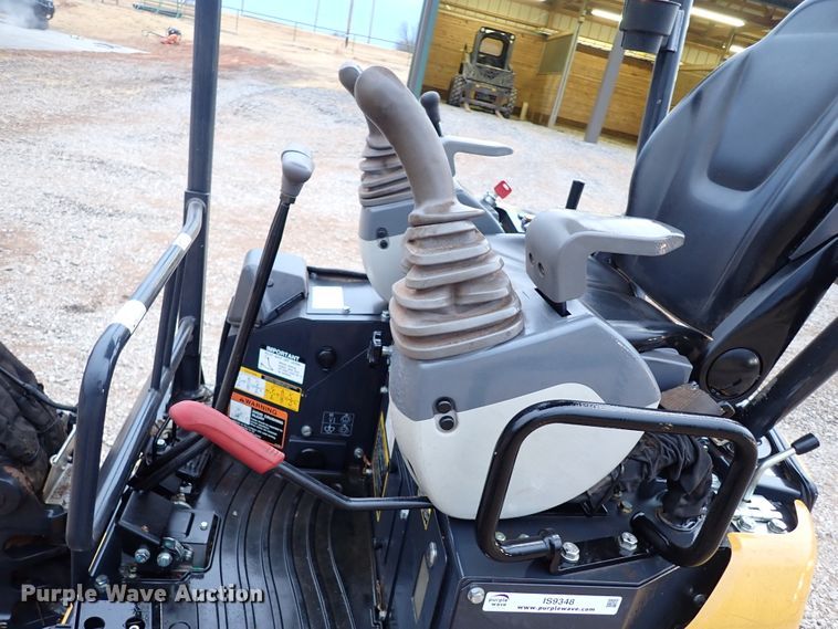 image for item IS9348 2018 John Deere 17G  mini excavator
