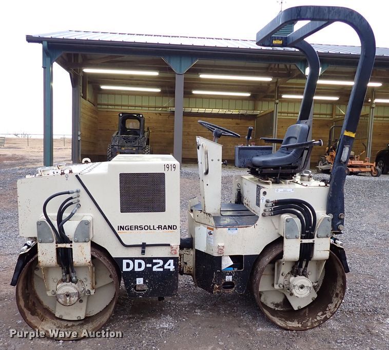 image for item IS9351 1997 Ingersoll Rand DD24  double drum vibratory roller