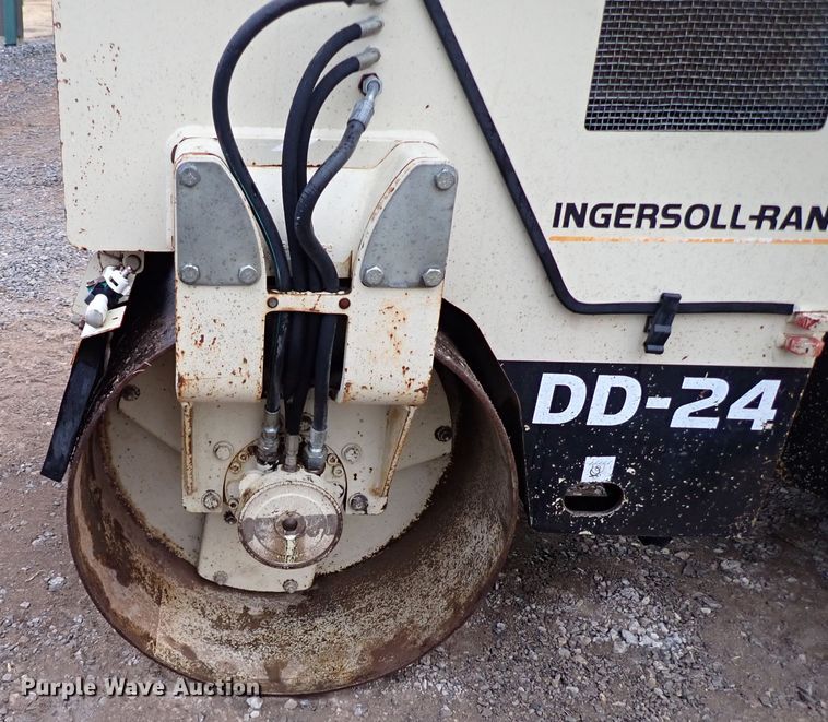 image for item IS9351 1997 Ingersoll Rand DD24  double drum vibratory roller
