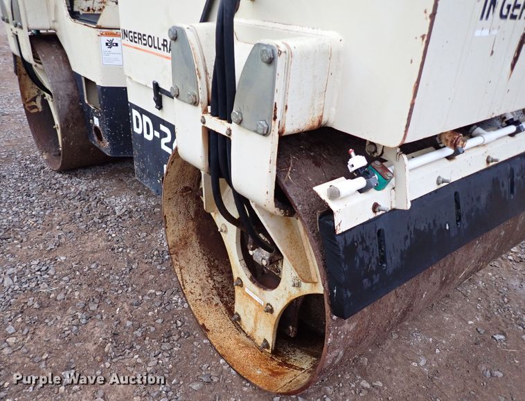 image for item IS9351 1997 Ingersoll Rand DD24  double drum vibratory roller