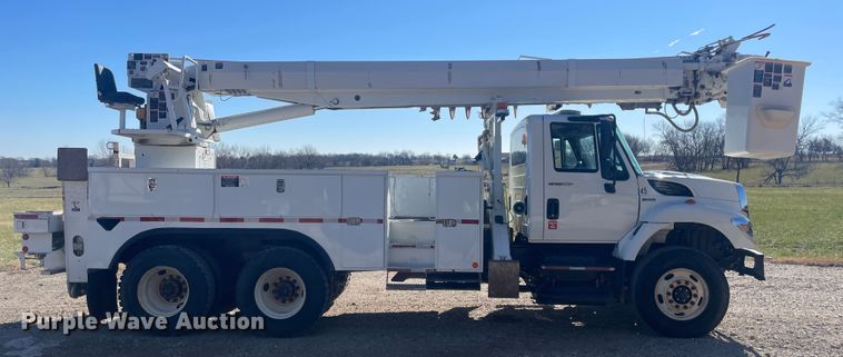 image for item IX9706 2009 International 7400  digger derrick truck