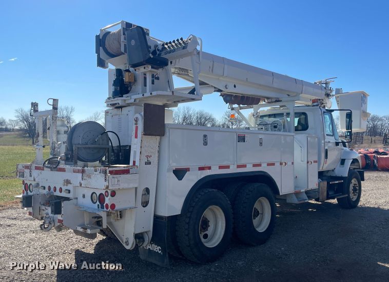 image for item IX9706 2009 International 7400  digger derrick truck