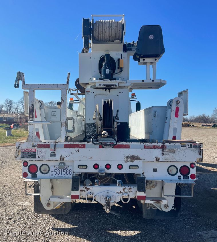 image for item IX9706 2009 International 7400  digger derrick truck