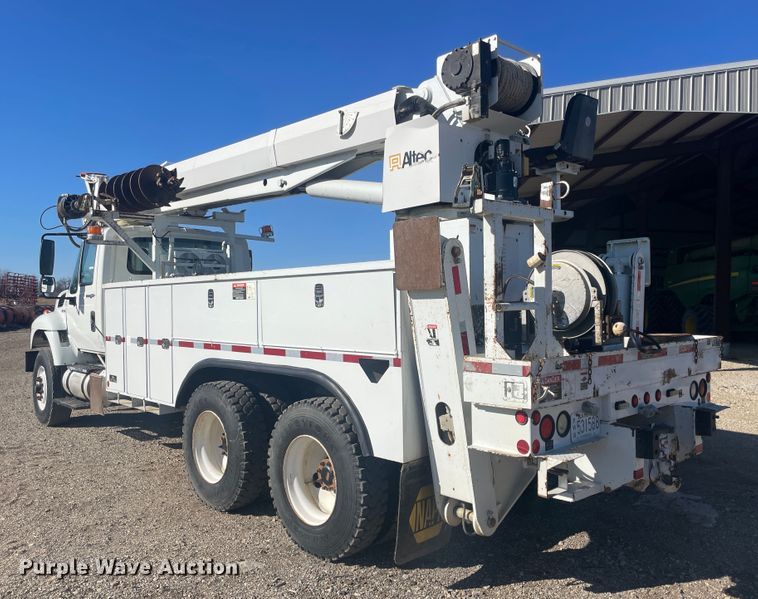image for item IX9706 2009 International 7400  digger derrick truck