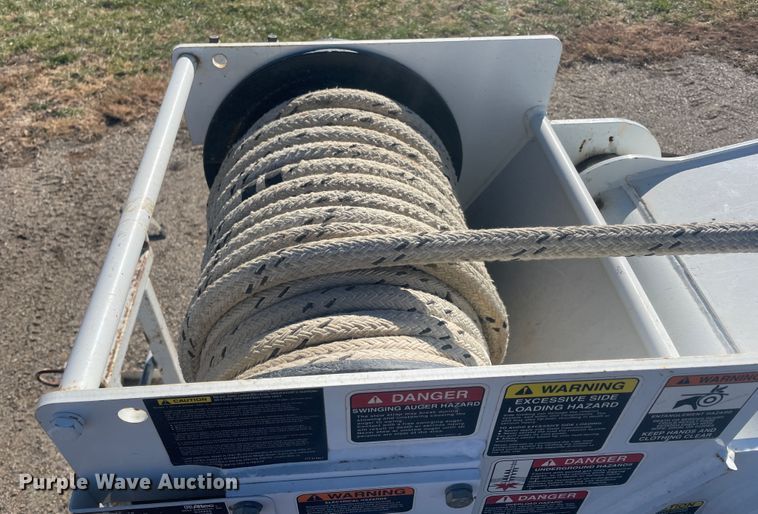 image for item IX9706 2009 International 7400  digger derrick truck