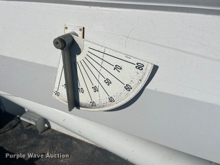 image for item IX9706 2009 International 7400  digger derrick truck