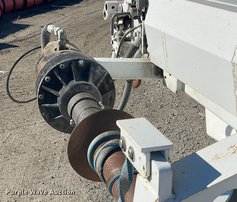 image for item IX9706 2009 International 7400  digger derrick truck