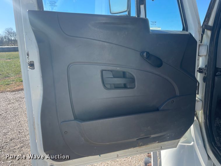 image for item IX9706 2009 International 7400  digger derrick truck