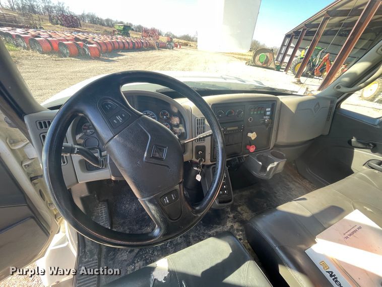 image for item IX9706 2009 International 7400  digger derrick truck