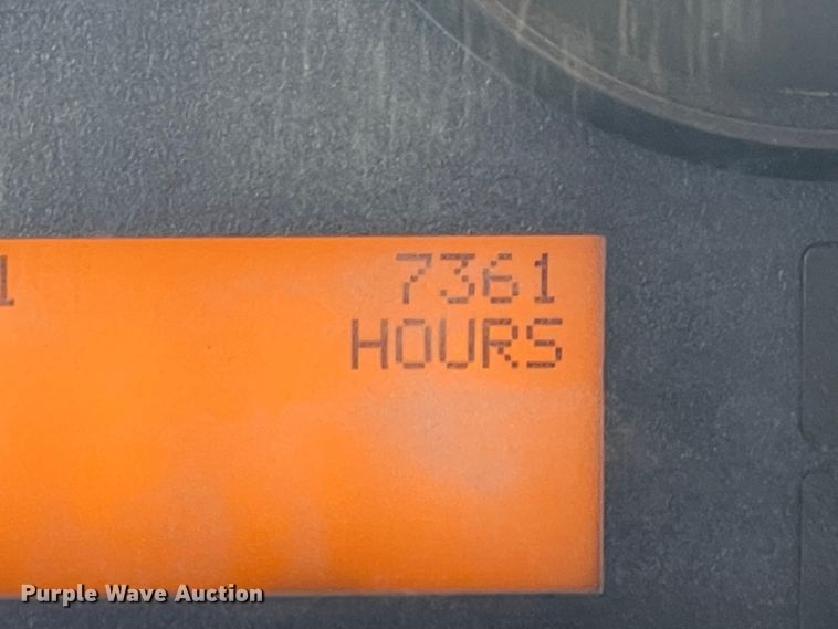 image for item IX9706 2009 International 7400  digger derrick truck