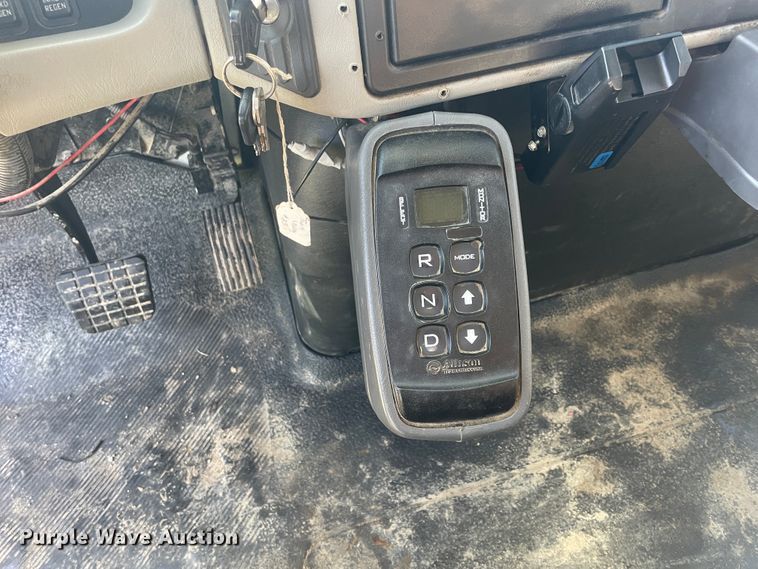 image for item IX9706 2009 International 7400  digger derrick truck