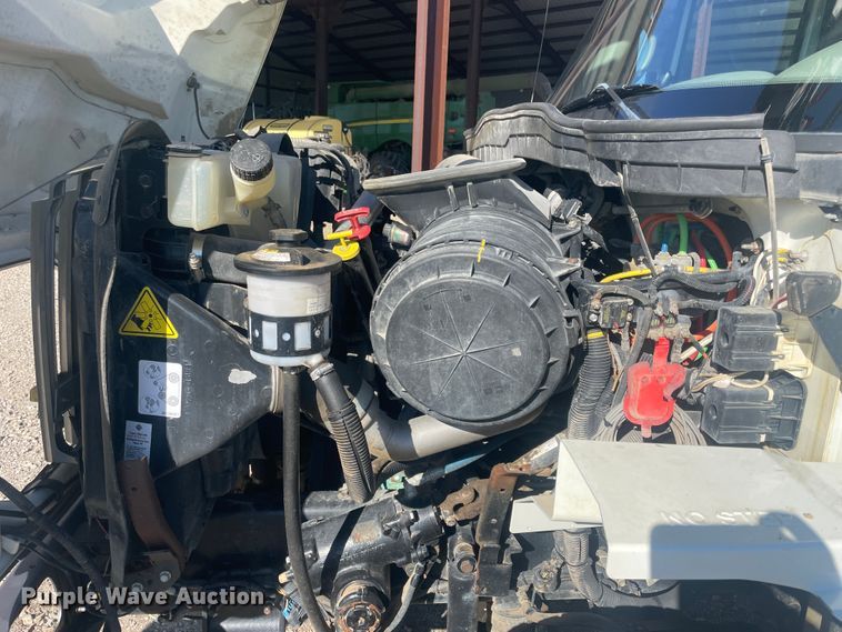 image for item IX9706 2009 International 7400  digger derrick truck