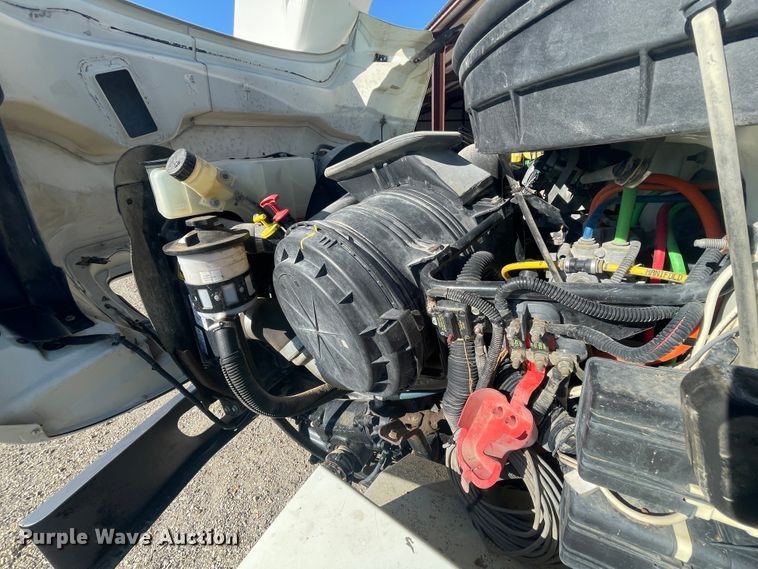 image for item IX9706 2009 International 7400  digger derrick truck