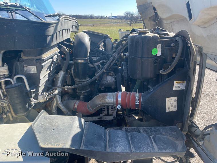 image for item IX9706 2009 International 7400  digger derrick truck