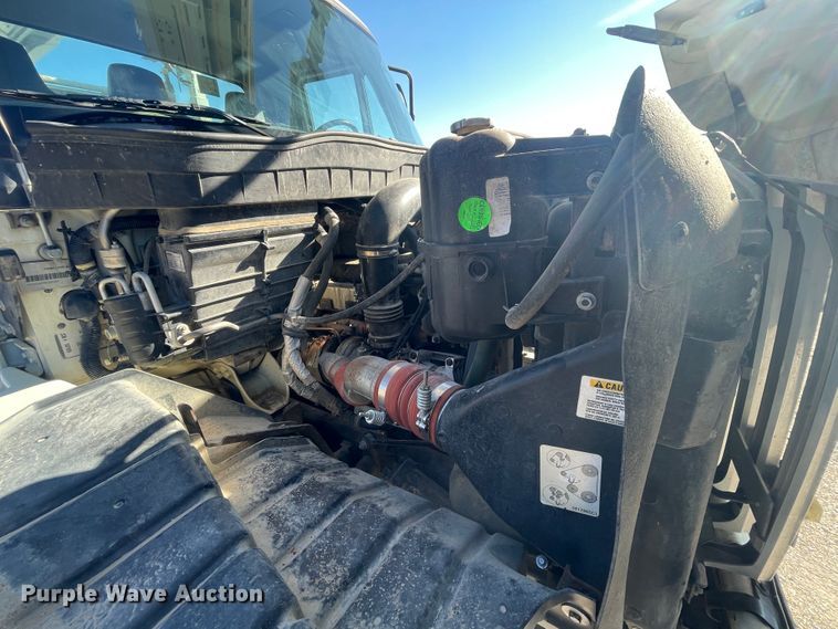 image for item IX9706 2009 International 7400  digger derrick truck