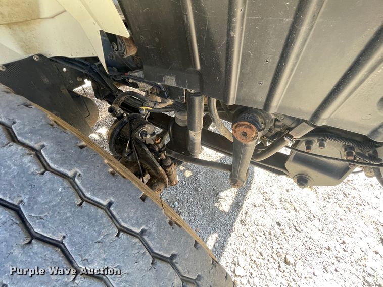 image for item IX9706 2009 International 7400  digger derrick truck