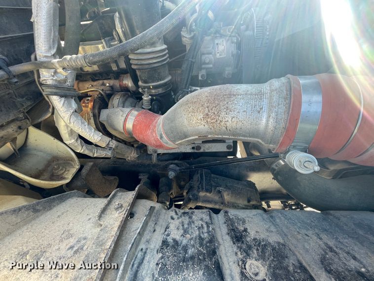 image for item IX9706 2009 International 7400  digger derrick truck