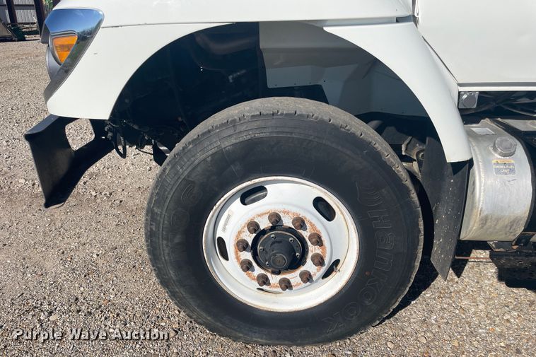 image for item IX9706 2009 International 7400  digger derrick truck