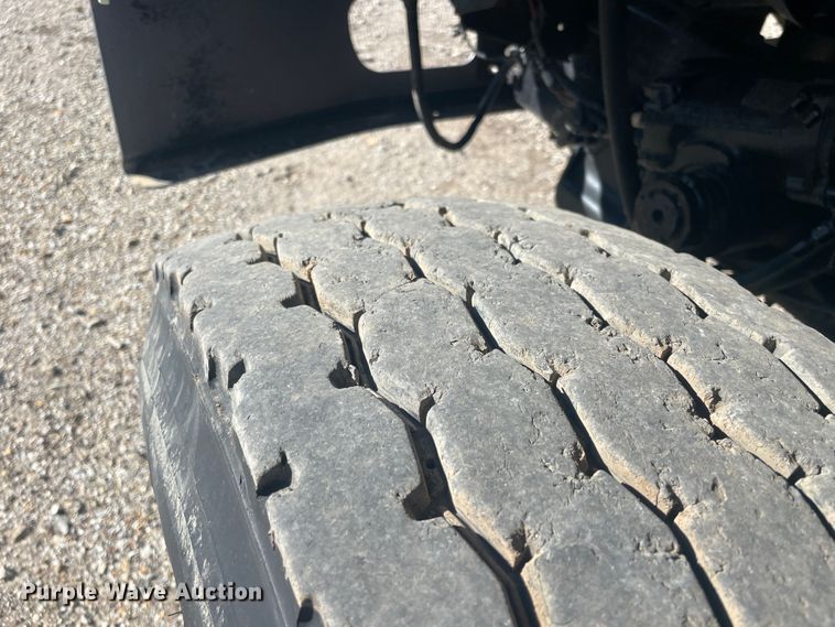 image for item IX9706 2009 International 7400  digger derrick truck