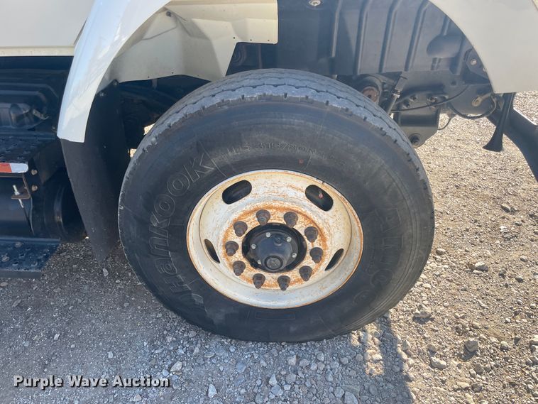 image for item IX9706 2009 International 7400  digger derrick truck