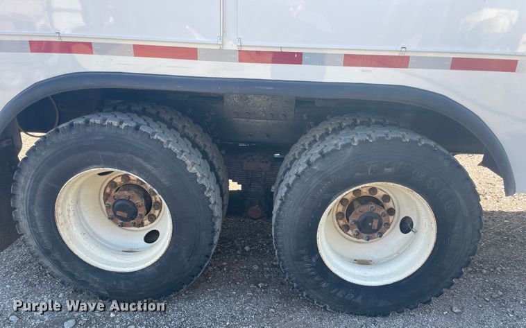 image for item IX9706 2009 International 7400  digger derrick truck