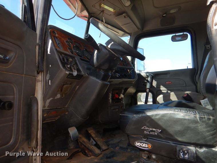 image for item JD9484 2008 Peterbilt 365  dump truck