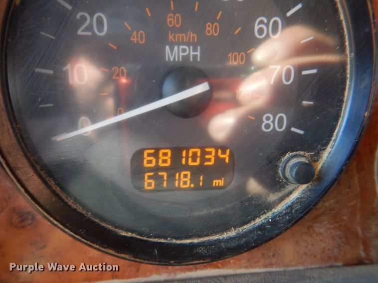 image for item JD9484 2008 Peterbilt 365  dump truck