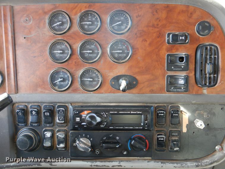 image for item JD9484 2008 Peterbilt 365  dump truck