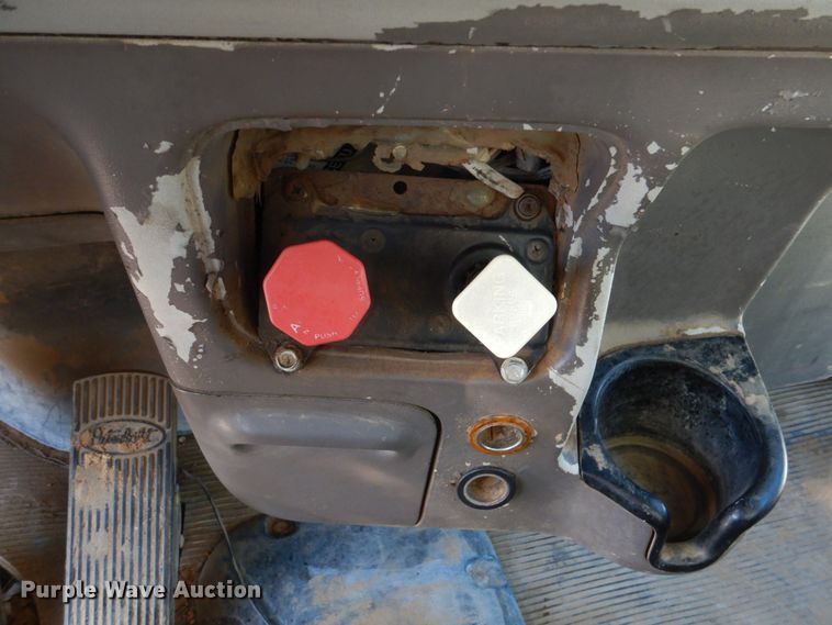 image for item JD9484 2008 Peterbilt 365  dump truck