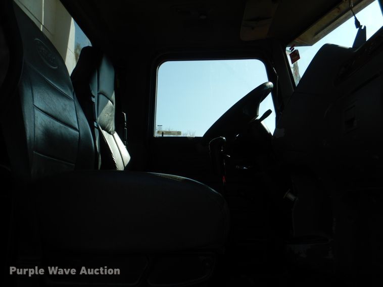 image for item JD9484 2008 Peterbilt 365  dump truck