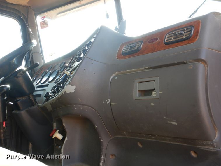 image for item JD9484 2008 Peterbilt 365  dump truck