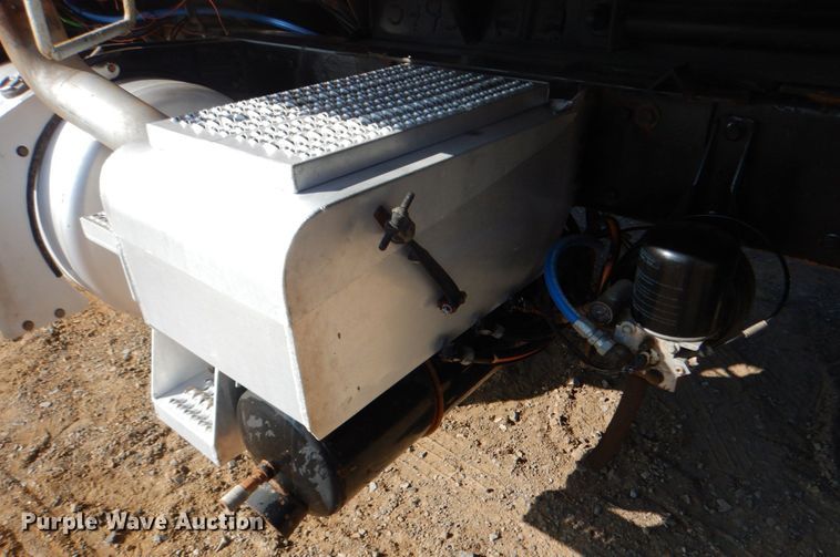 image for item JD9484 2008 Peterbilt 365  dump truck