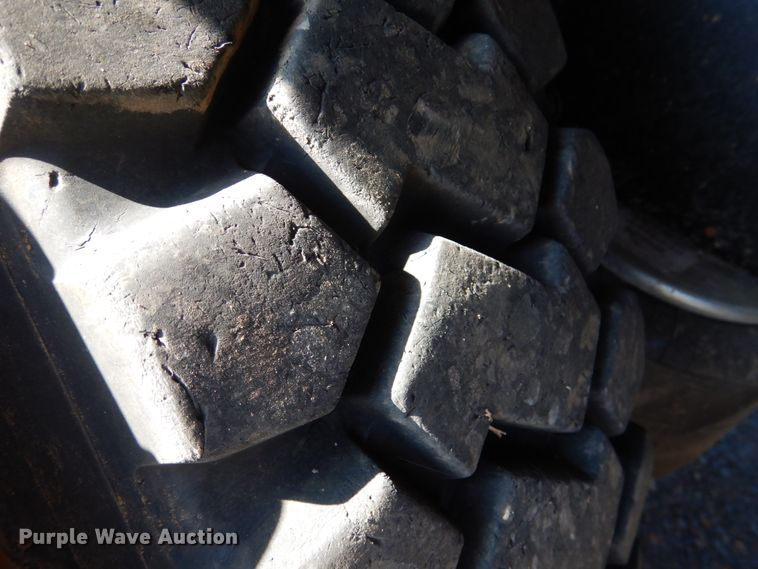 image for item JD9484 2008 Peterbilt 365  dump truck