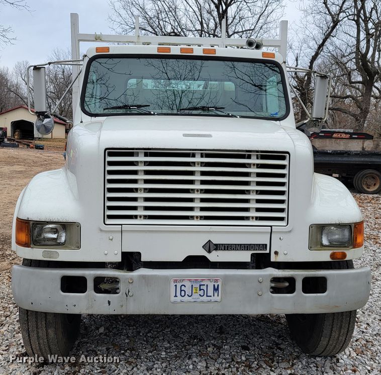 image for item JE9151 1998 International 4900  utility / service truck
