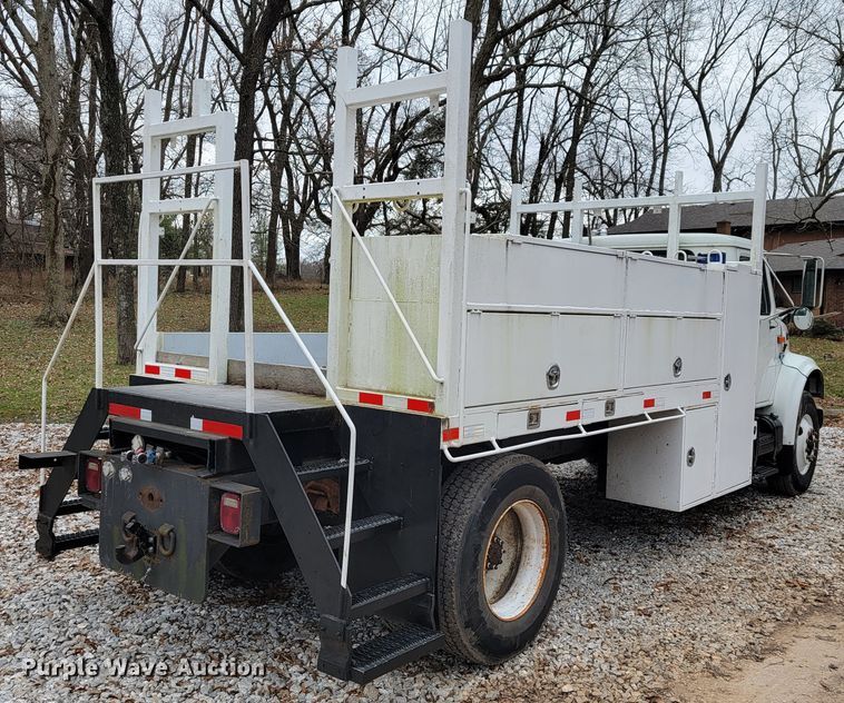 image for item JE9151 1998 International 4900  utility / service truck