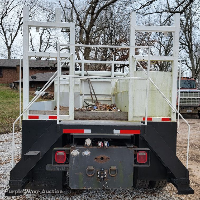 image for item JE9151 1998 International 4900  utility / service truck