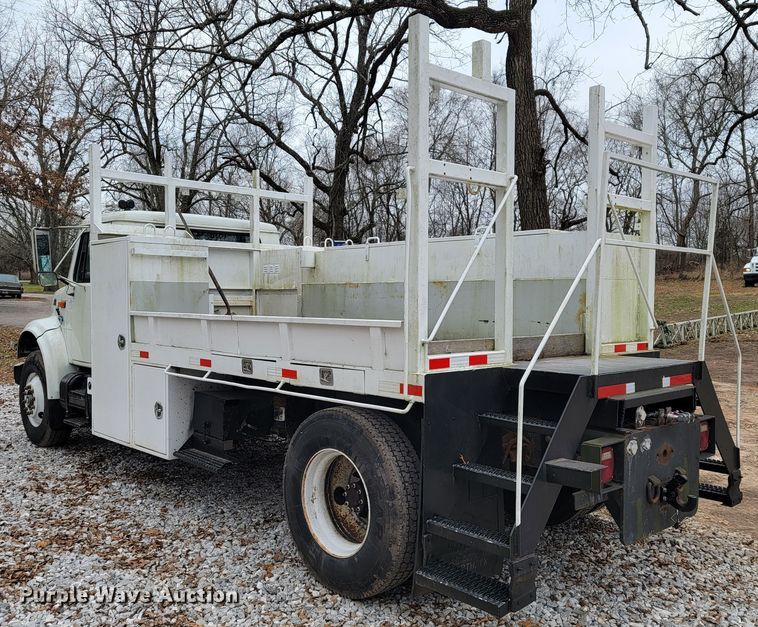 image for item JE9151 1998 International 4900  utility / service truck