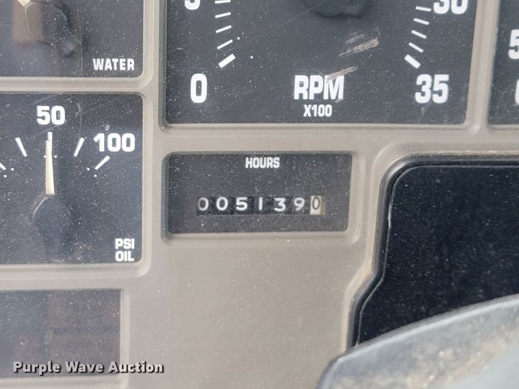 image for item JE9151 1998 International 4900  utility / service truck