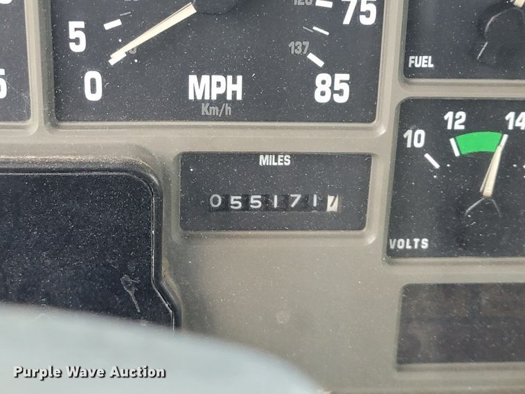 image for item JE9151 1998 International 4900  utility / service truck