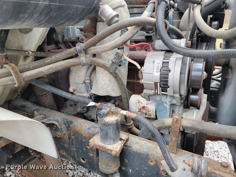 image for item JE9151 1998 International 4900  utility / service truck