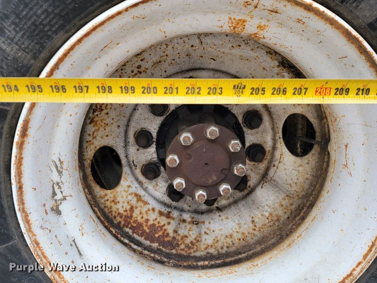 image for item JE9151 1998 International 4900  utility / service truck