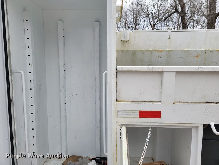 image for item JE9151 1998 International 4900  utility / service truck