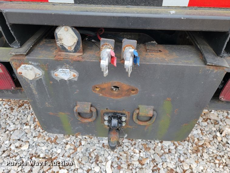 image for item JE9151 1998 International 4900  utility / service truck