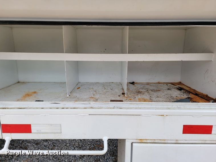 image for item JE9151 1998 International 4900  utility / service truck