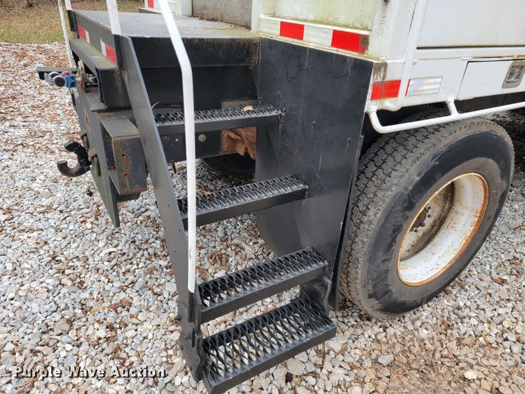 image for item JE9151 1998 International 4900  utility / service truck