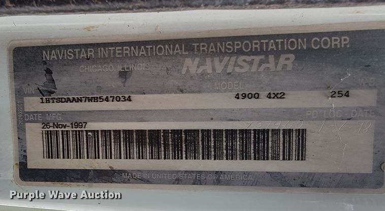 image for item JE9151 1998 International 4900  utility / service truck