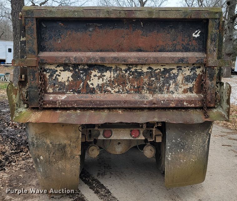 image for item JE9154 1985 Ford 9000  dump truck